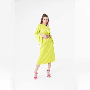 Robe midi en satin avec découpes sur le côté, Robe midi asymétrique, Robe nuisette mi-longue avec corsage à manches longues, Robe unie découpée en citron vert, Robe de cocktail trapèze image 6