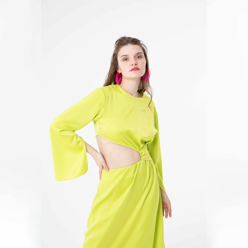 Robe midi en satin avec découpes sur le côté, Robe midi asymétrique, Robe nuisette mi-longue avec corsage à manches longues, Robe unie découpée en citron vert, Robe de cocktail trapèze image 5