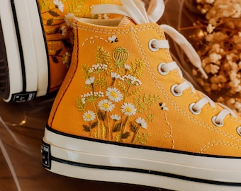 Custom Embroidered Converse High Tops, Daisy Flowers Embroidered Shoes, Converse Embroidery Bee, Small Flowers Embroidered Sneakers for Her