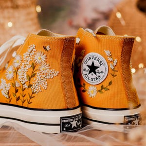 Custom Converse Chuck Taylor Pearl Sparkles Flowers Embroidered Converse Shoes, Sneaker Embroidered Queen Anne&#39;s Lace, Daisy, Floral lover