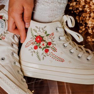 Converse de casamento para noiva, sapatos de casamento rústicos com flores bordadas, tênis de casamento com bordado de rosas florais, presente de casamento para noiva
