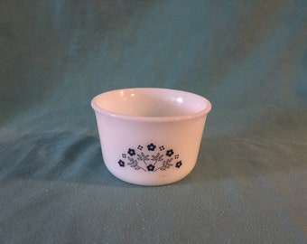 small pyrex bowls