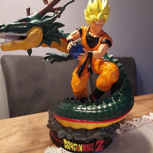 Dragonball Z - Son Goku Figure with Shenlong - Hand-painted Collector&#39;s Item (60 cm)