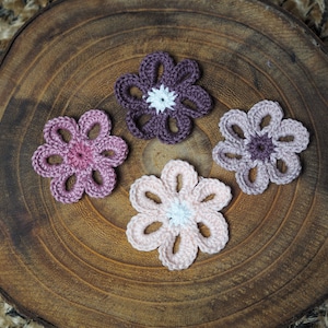 Häkel Blümchen, Geschenkanhänger, Tischdekoration, gehäkelte Blumen