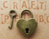 Mini bronze Padlock with key, Heart shaped vintage padlock, Antique style metal lock, DIY craft, Box Suitcase lock