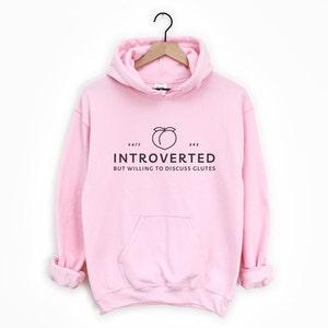 Sudadera con capucha para el gimnasio con glúteos introvertidos / Regalo divertido para levantamiento de pesas Light Pink