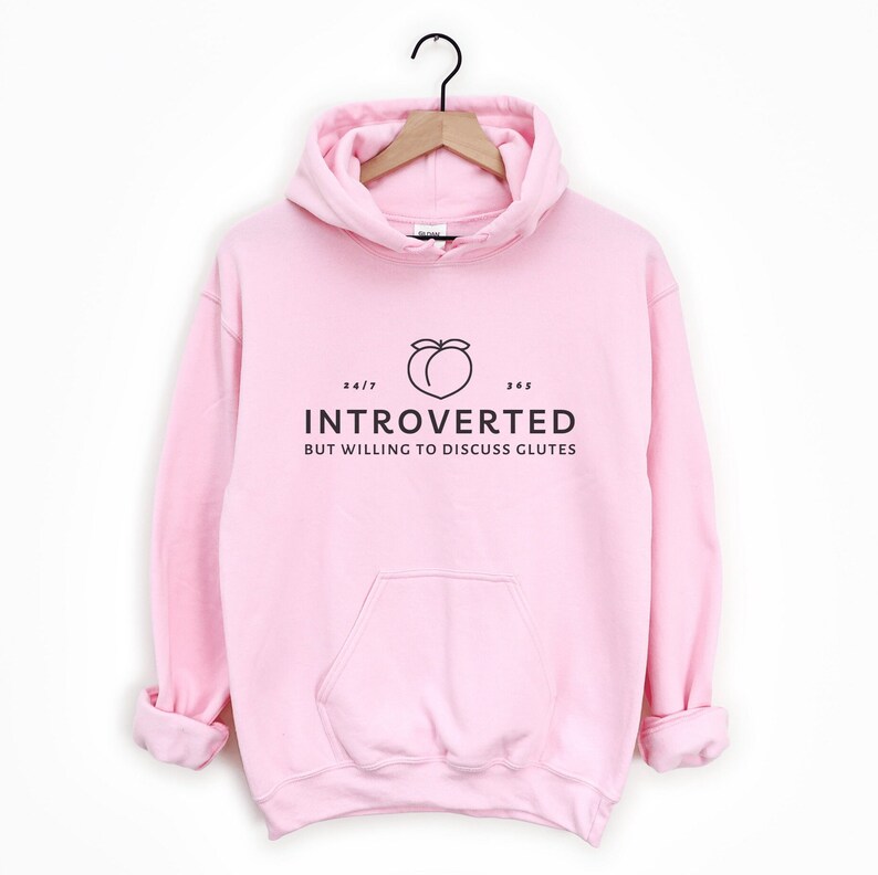 Sudadera con capucha para el gimnasio con glúteos introvertidos / Regalo divertido para levantamiento de pesas Light Pink