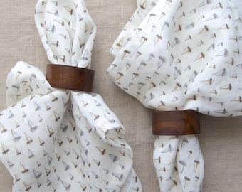 Servilletas de lino natural con estampado de veleros • Decoración de mesa costera