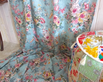 Cortina de lino – Estilo floral