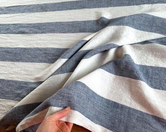 Mantel de lino a rayas: decoración de comedor con un toque costero mediterráneo