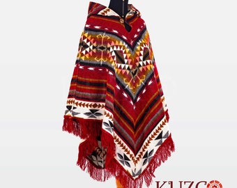 Poncho de alpaca con capucha. Poncho ecuatoriano geométrico. Poncho Triángulo Rojo. Poncho de lana de alpaca para mujer y hombre. poncho de alpaca mujer