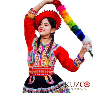 Costume tipico del Perù. Costume tipico peruviano di Cuzco. Costume tipico peruviano per le donne. Abito tipico ricamato. Costume VALICHA