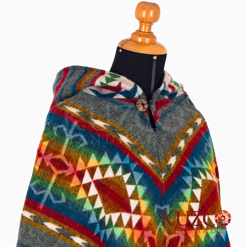 Ecuadorian poncho. Native alpaca poncho. Alpaca poncho. Unisex alpaca poncho. Womens poncho. Hooded poncho. Poncho pattern. Hippie Poncho image 4