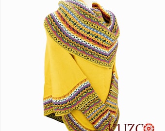 Poncho-cape à col roulé en tricot JAUNE Laine d'alpaga superfine pour femmes. Poncho cape pour femme, pull pour femme, poncho en alpaga.Poncho en alpaga pour femme