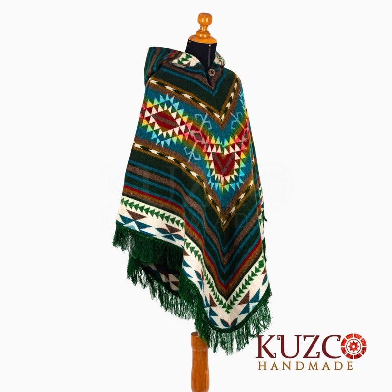 Poncho en alpaga natif Poncho vert unisexe Poncho de Style Tribal américain Poncho équatorien Poncho à capuche en laine d'alpaga Poncho en alpaga natif image 4