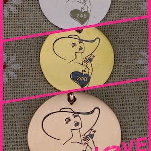 1 pieza de ENCANTOS AL POR MAYOR / Mujer elegante Hermana de la hermandad de mujeres - Zeta Phi Beta Encanto de acero inoxidable / Colgante / ZOB / Hermandad / 3698-3700