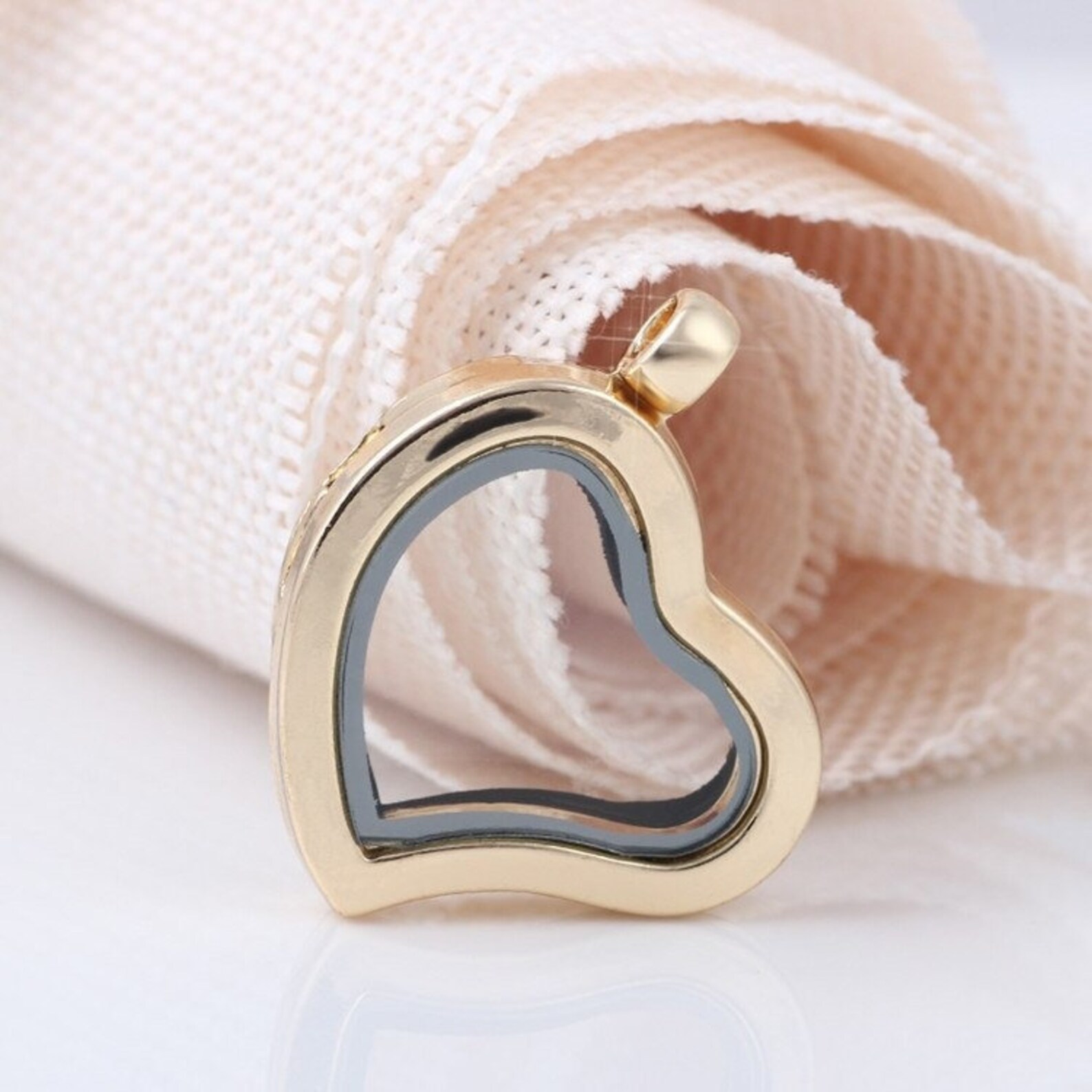 Heart Floating Memory Locket: Magnetic Glass Pendant, Rhinestone Back ...