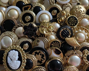 Vintage And Victorian Look Alike Plastic Buttons, Metal Buttons, Glass Buttons, Shank And 2 Hole Buttons, Crafts, Scrap Booking, Collecting.