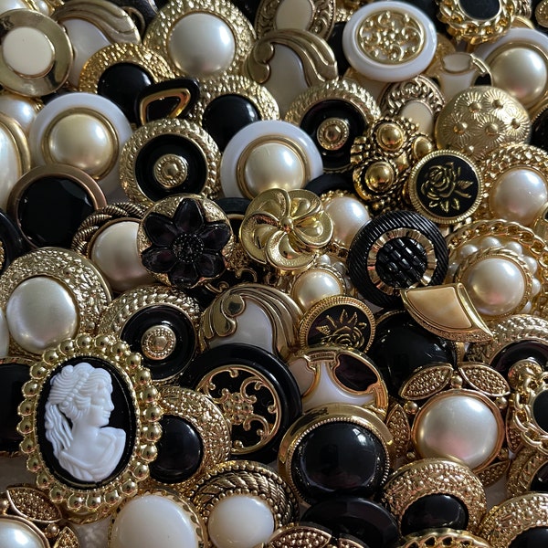 Vintage And Victorian Look Alike Plastic Buttons, Metal Buttons, Glass Buttons, Shank And 2 Hole Buttons, Crafts, Scrap Booking, Collecting.
