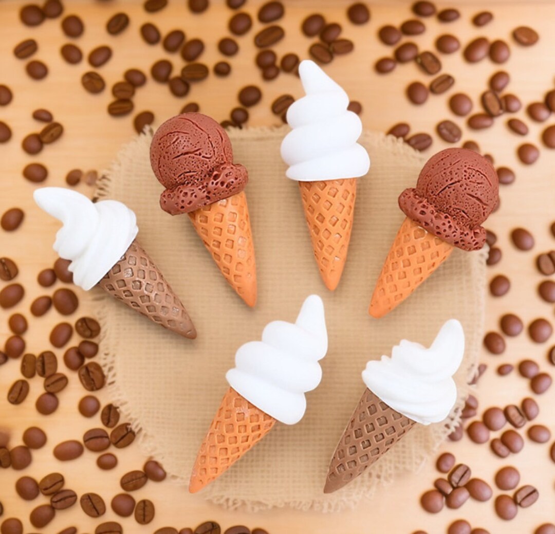 樹脂製アイスクリームコーンカボション：フェイクフード装飾（3個