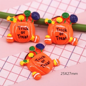 Halloween Pumpkin w/ Candy Resin Flat Backs, 5 pcs. Trick Or Treat Pumpkins Flatback, Gourd Resins, Pumpkin Cabochon, Halloween Candy D26