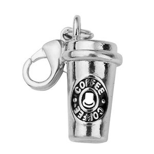 Puede incluir: Encanto de plata en forma de taza de café con un logotipo "Coffee" en blanco y negro. El encanto tiene un cierre de langosta plateado.