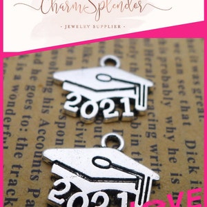 10 Pcs. 2021 Graduation w/ Graduation Cap Charms, School Graduation Charms, College Graduation Charms, Zinc Alloy Antique Silver Metal B2027