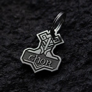 Médaille d'identification Thor Hammer, médaille pour collier de chien, médaille gravée pour animaux de compagnie. Carte d'identité personnalisée pour animal de compagnie, médaille celtique pour chien, médaille d'identification pour chiot, petite médaille pour chien.