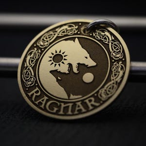 Médaille d'identification celtique en laiton, médaille pour collier de chien, médaille gravée pour animaux de compagnie. Carte d'identité personnalisée pour animal de compagnie, médaille pour chien paysage, médaille d'identification pour chat, petite médaille pour chien.