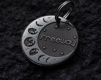 Placa de identificación personalizada para perro con fases lunares: placa de identificación grabada de acero inoxidable