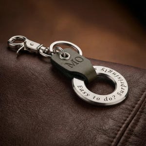 Porte-clés personnalisé en acier inoxydable, anneau gravé personnalisé avec bracelet en cuir