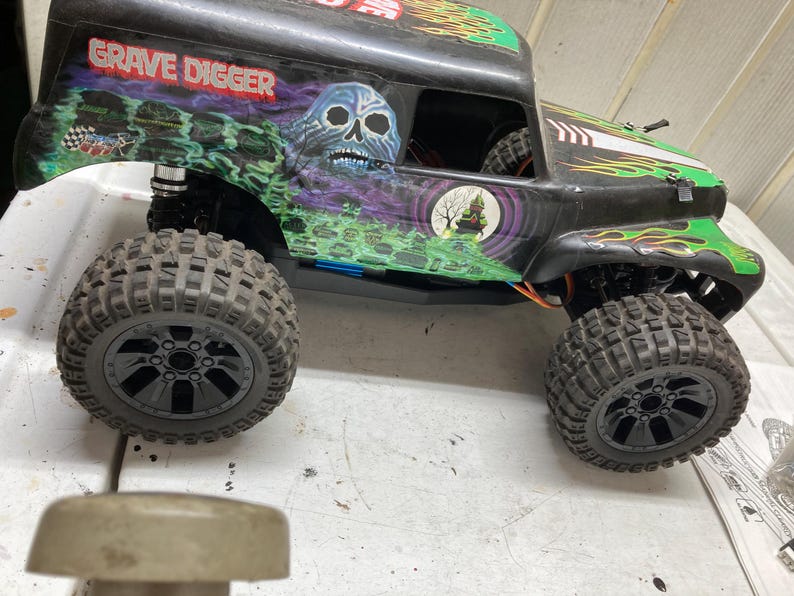 Upcycled 1/12 Grave Digger RC Stunt Truck: Fast 4WD Off-Road image 1
