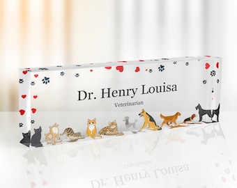 Acryl naamplaatje dierenarts: gepersonaliseerd bord op bureau