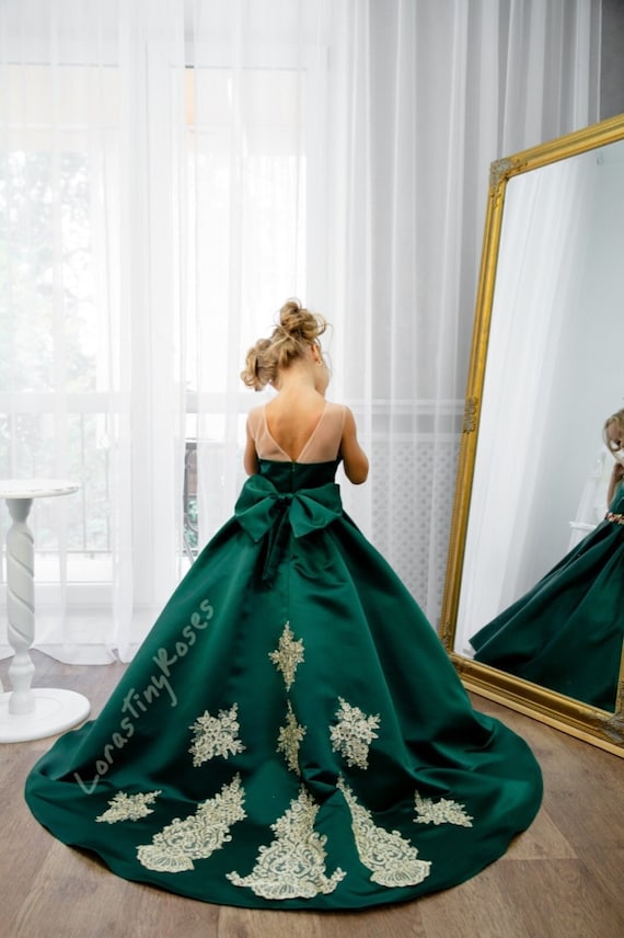 Girl Christmas Green Dress With Train, Baby Green Princess Dress With Gold  Lace Train, Girl Green Gold hristmas Gown for Your Fashionista - Etsy  Denmark