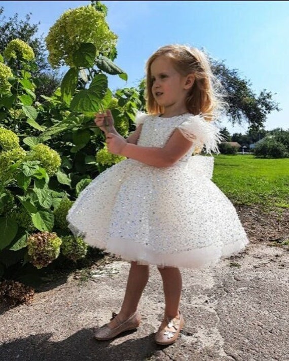Vestido blanco vestido de niña, vestido de niño pequeño con perlas