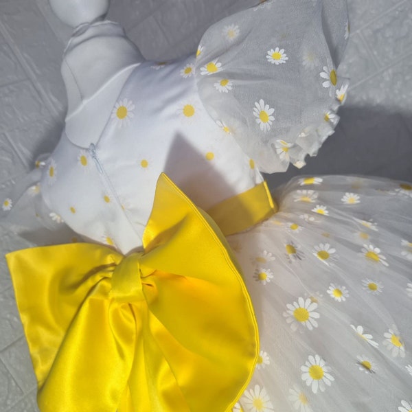 Summer 1st Birthday dress with daisies Floral pattern white baby dress Summer Flower Girl baby dress Wedding light baby dress with daisies