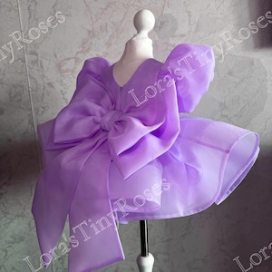 Lilac sukienka na 1 urodziny Sukienka dla malucha z ekstra bufiastym dekoltem Sukienka dla dziewczynki z dużym kokardą Sukienka na specjalne okazje dla malucha Sukienka dla małej druhny Sesja zdjęciowa dla dziecka