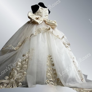 Mini Quince dress, Сhampagne goldy applique outfit, Train baby girl Quince, Ball gown, Custom order,  dress for mini Quince Floral lace gown