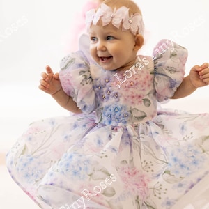 1. Geburtstag Kleid mit Blumen und Schmetterling Schleife, Fairy Baby Kleid, Geschwollenes Organza Kleid, etwas besonderes Kleinkind Kleid, Blumenmädchen