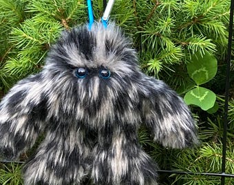 TRUFFLE Bigfoot tagalong- Turquoise eyes and Turquoise clip