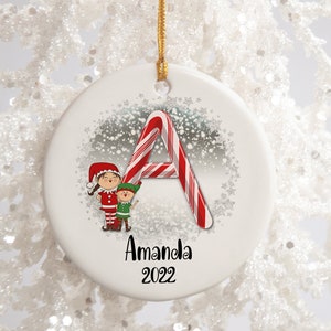 Adornos navideños de elfos, adorno personalizado del alfabeto con monograma, adorno navideño personalizado con bastón de caramelo, adorno inicial personalizado