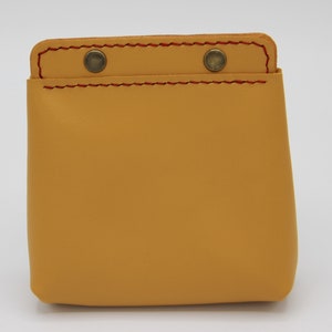Pochette en Cuir Jaune Fait Main – Accessoire Minimaliste et Élégant pour Cartes et Monnaie