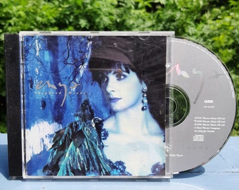 ENYA Shepherd Moon - Vintage 1991 CD Album "Carribean Blue" Irish International New Age Celtic Music Warner Records Canada CD75572