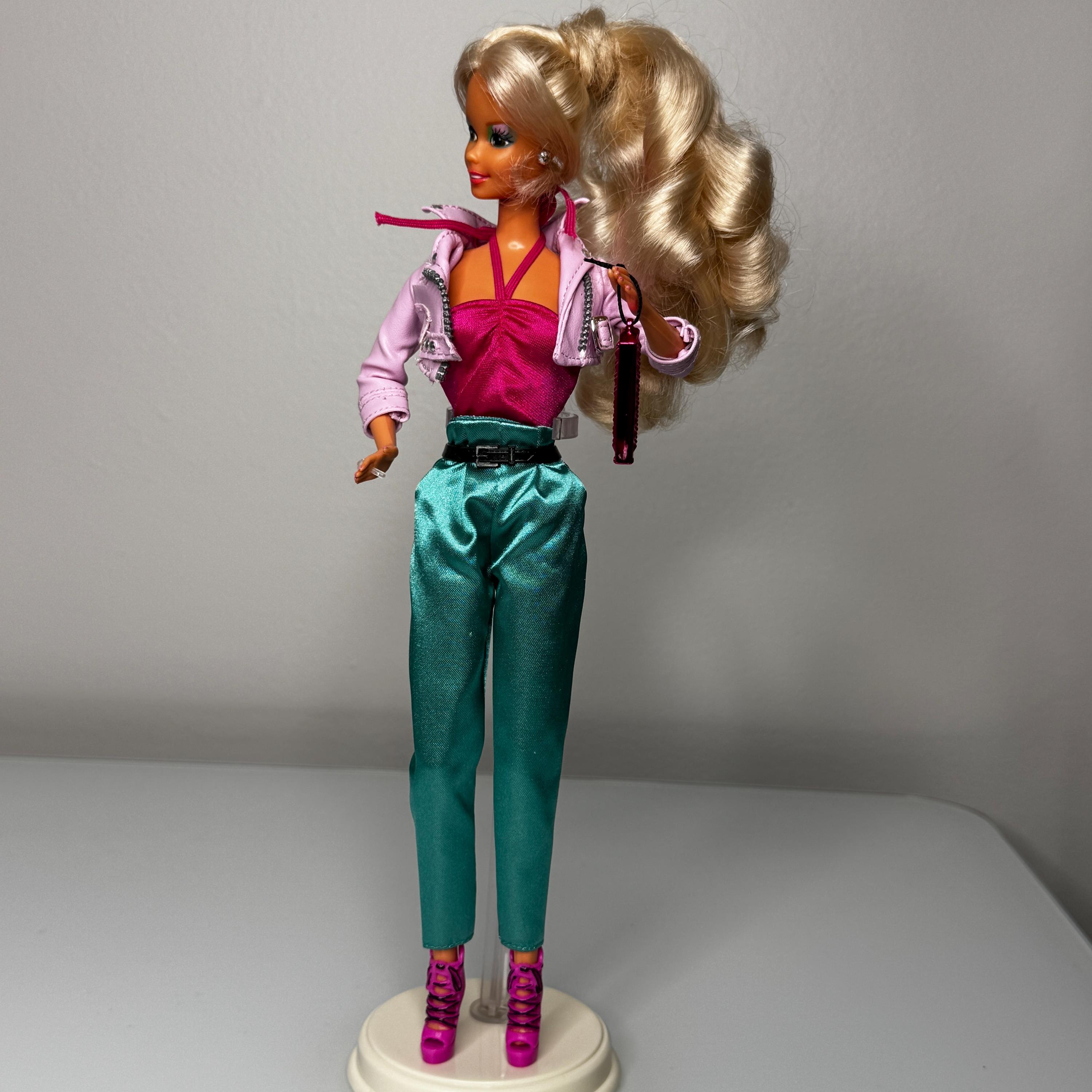 バービー ボディは1990年代+ 服はキャンベル アルファベットスープ