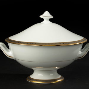Large Porcelain Lidded Dish - Haviland Limoges - Place Vendome