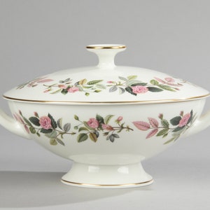 Round Lidded Dish - Wedgwood Hathaway Rose