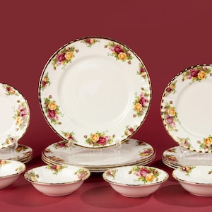 Set of 16 Plates - Royal Albert - Old Country Roses - New