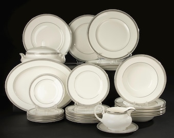33-Piece Dinner Set - Royal Doulton - Ravenswood