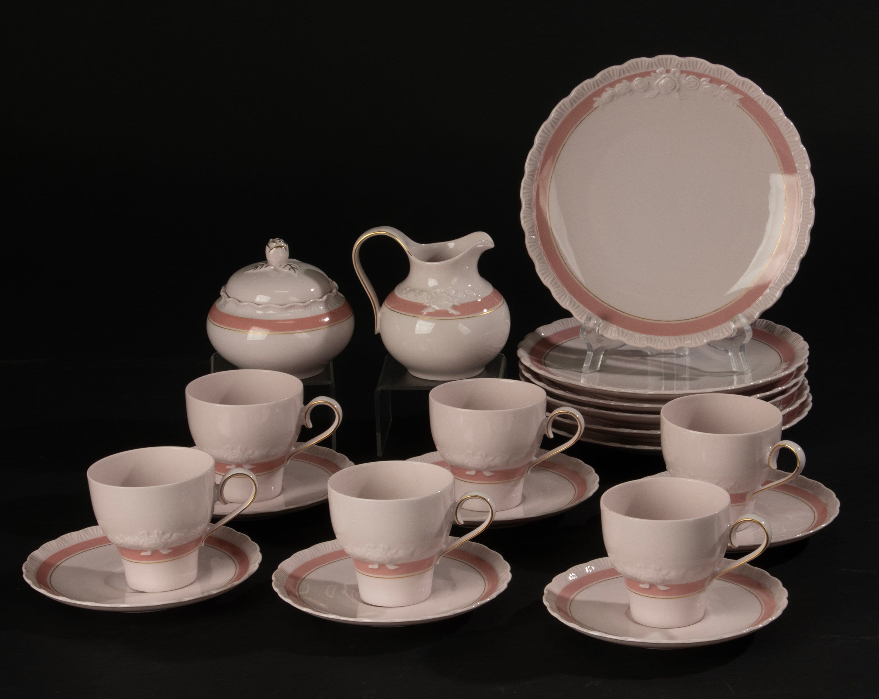 新品ドイツ製 HUTSCHENREUTHER ペールピーチ 美しいケーキプレート 14-piece Coffee and Cake Set - Hutschenreuther - Pink Porcelain - Etsy