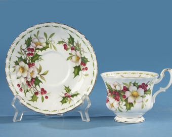 Teetasse mit Untertasse – Royal Albert – Blume des Monats – Dezember
